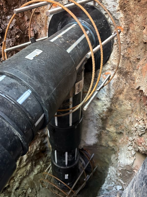 PE electrofusion welded fittings at a live connection